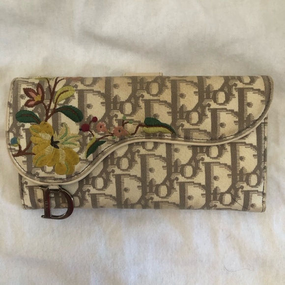 Dior Beige Floral Embroidered wallet - Picture 1 of 6